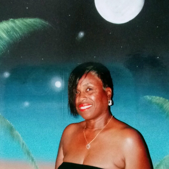 Meet your Posher, Jennifer - Picture 1 of 1